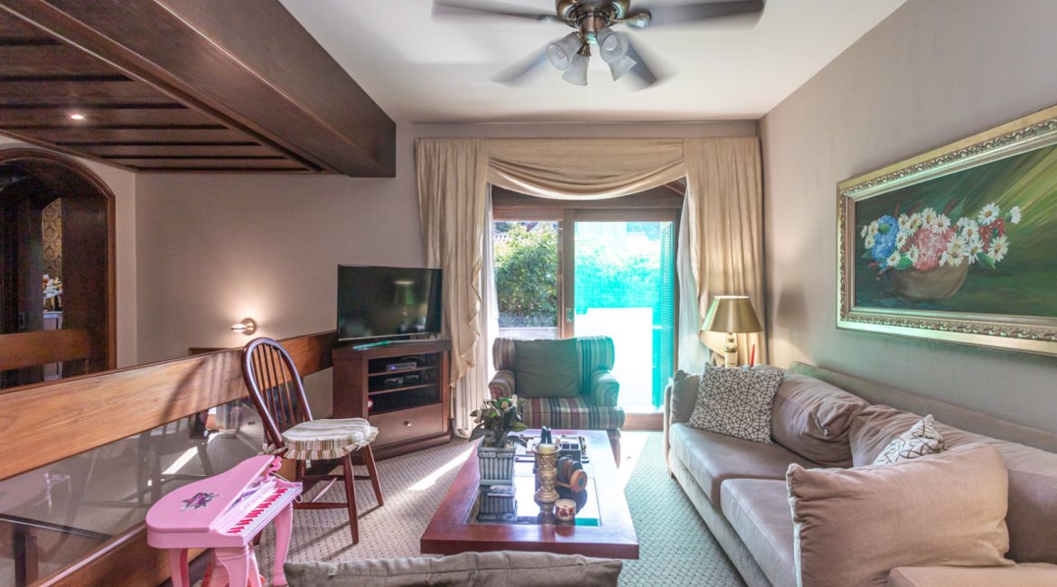 Casa em Condomínio à venda com 498m², 3 dormitórios, 1 suíte, 6 vagas, no bairro Cavalhada em PORTO ALEGRE