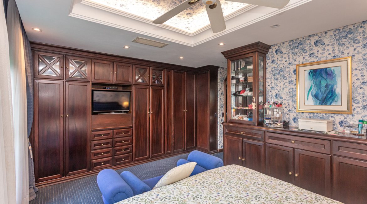 Casa em Condomínio à venda com 498m², 3 dormitórios, 1 suíte, 6 vagas, no bairro Cavalhada em PORTO ALEGRE