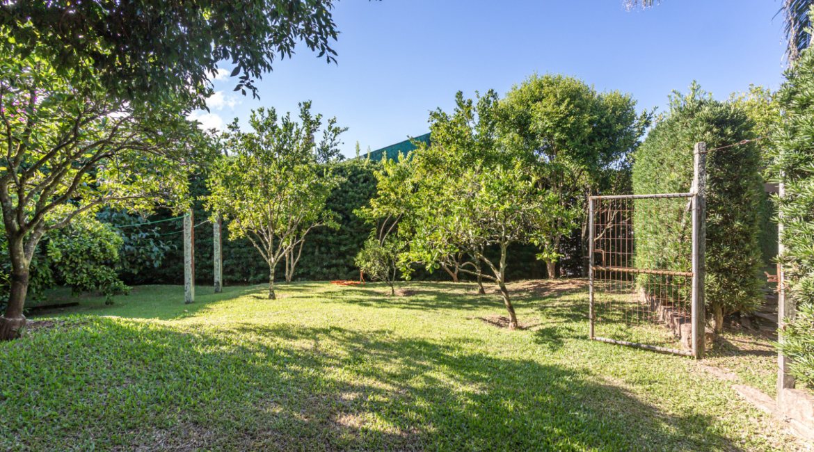 Casa em Condomínio à venda com 498m², 3 dormitórios, 1 suíte, 6 vagas, no bairro Cavalhada em PORTO ALEGRE