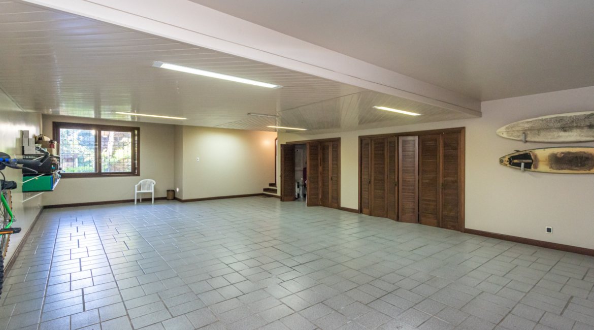 Casa em Condomínio à venda com 498m², 3 dormitórios, 1 suíte, 6 vagas, no bairro Cavalhada em PORTO ALEGRE