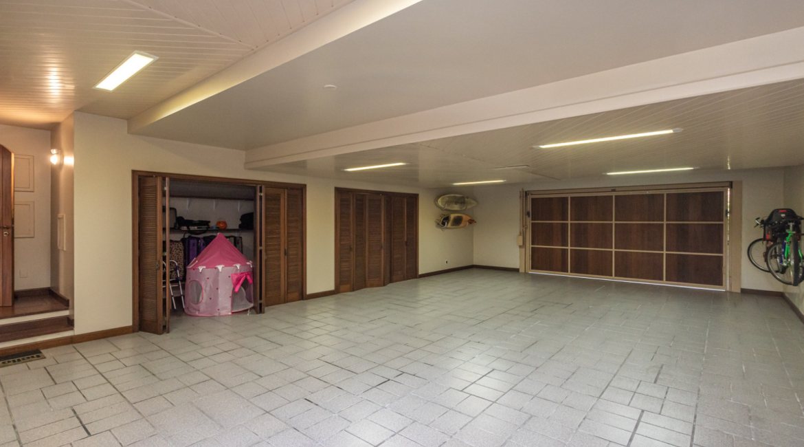 Casa em Condomínio à venda com 498m², 3 dormitórios, 1 suíte, 6 vagas, no bairro Cavalhada em PORTO ALEGRE