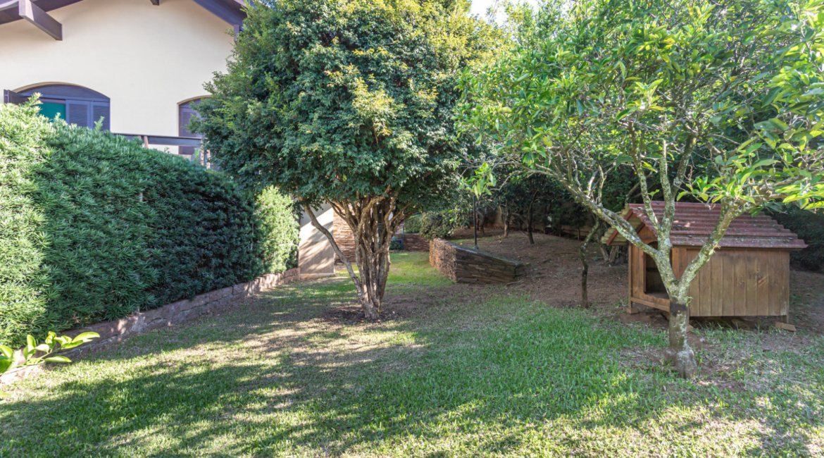 Casa em Condomínio à venda com 498m², 3 dormitórios, 1 suíte, 6 vagas, no bairro Cavalhada em PORTO ALEGRE