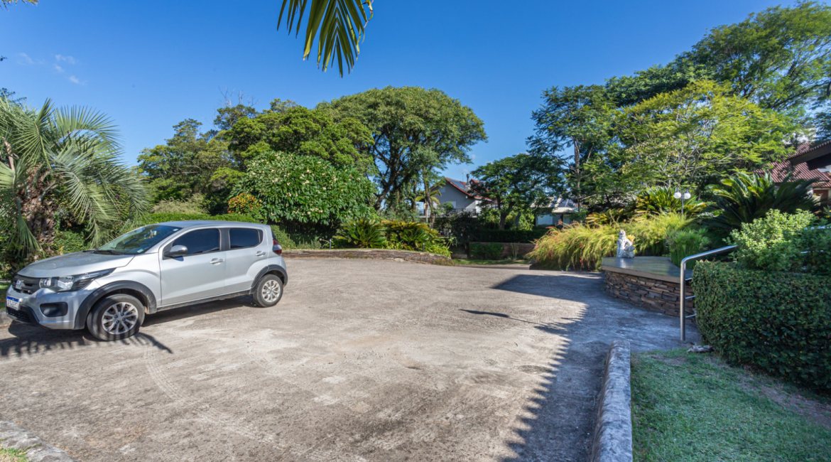 Casa em Condomínio à venda com 498m², 3 dormitórios, 1 suíte, 6 vagas, no bairro Cavalhada em PORTO ALEGRE