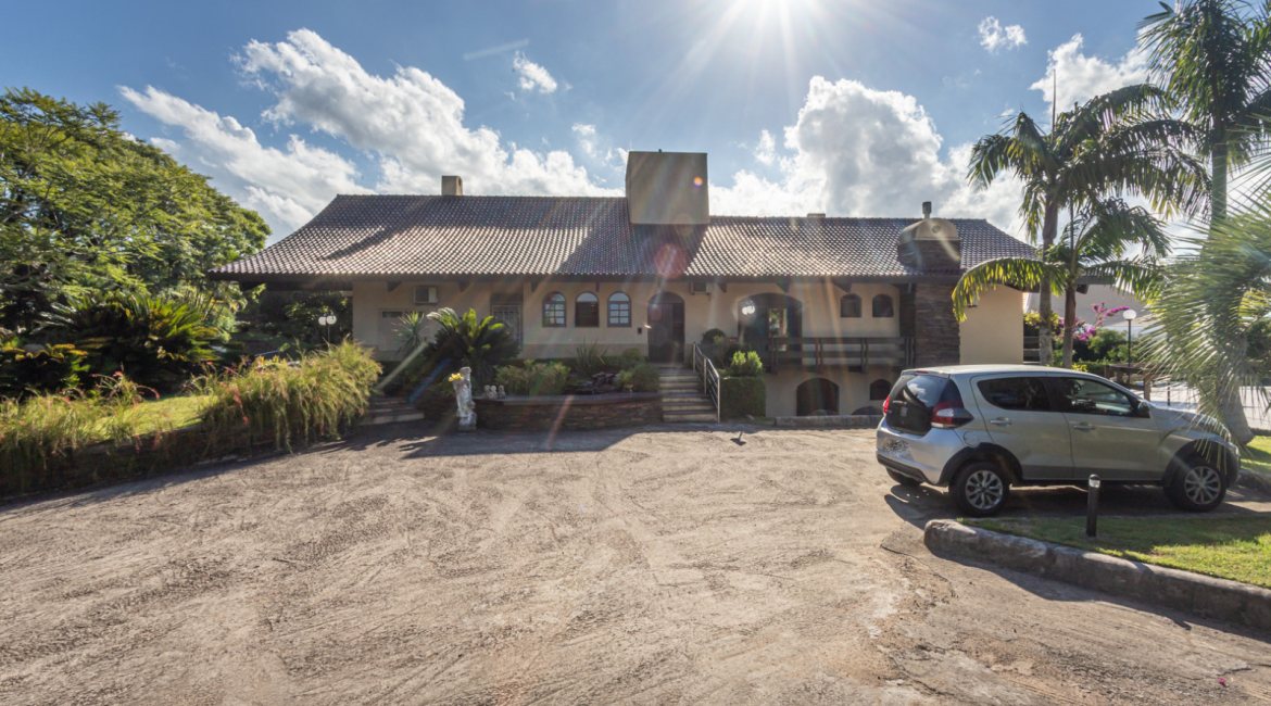 Casa em Condomínio à venda com 498m², 3 dormitórios, 1 suíte, 6 vagas, no bairro Cavalhada em PORTO ALEGRE