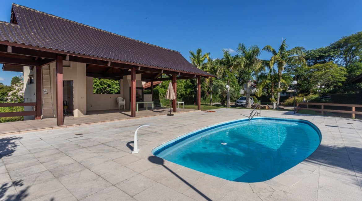 Casa em Condomínio à venda com 498m², 3 dormitórios, 1 suíte, 6 vagas, no bairro Cavalhada em PORTO ALEGRE