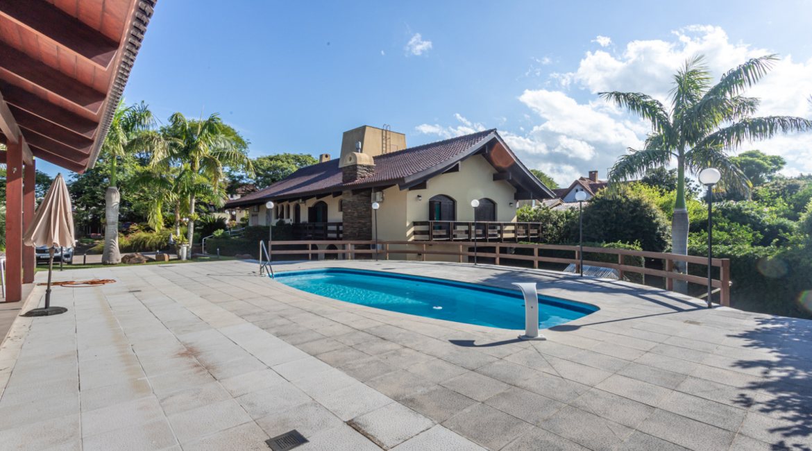 Casa em Condomínio à venda com 498m², 3 dormitórios, 1 suíte, 6 vagas, no bairro Cavalhada em PORTO ALEGRE