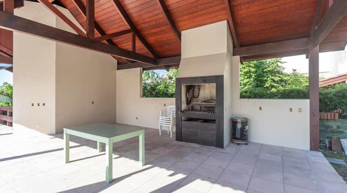 Casa em Condomínio à venda com 498m², 3 dormitórios, 1 suíte, 6 vagas, no bairro Cavalhada em PORTO ALEGRE