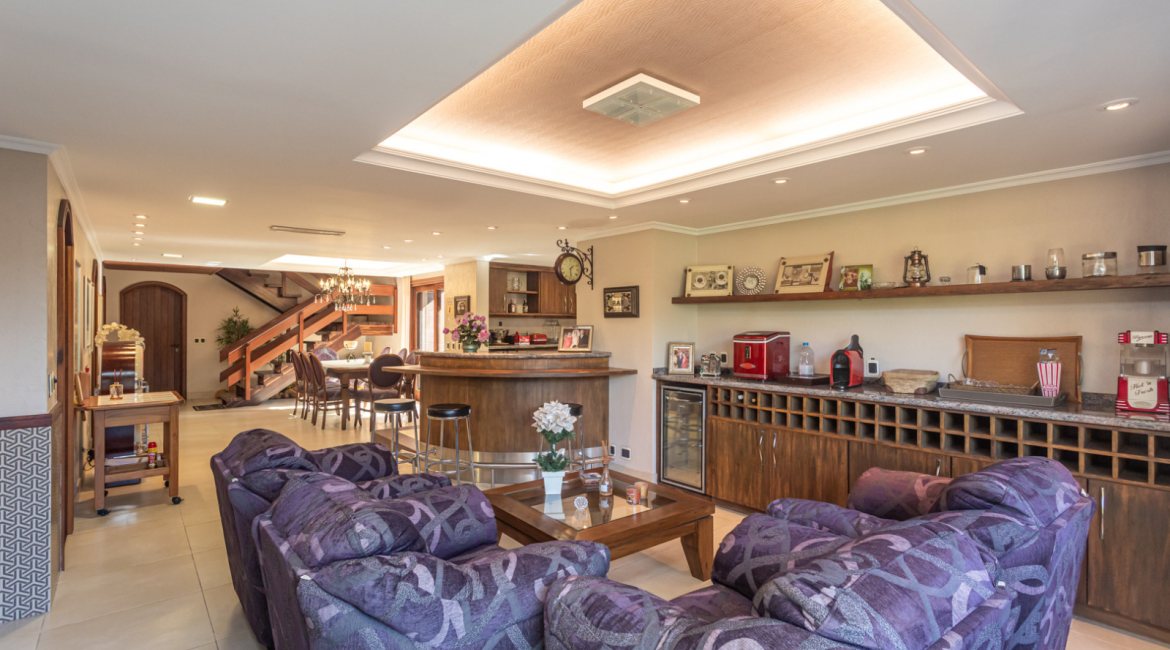 Casa em Condomínio à venda com 498m², 3 dormitórios, 1 suíte, 6 vagas, no bairro Cavalhada em PORTO ALEGRE