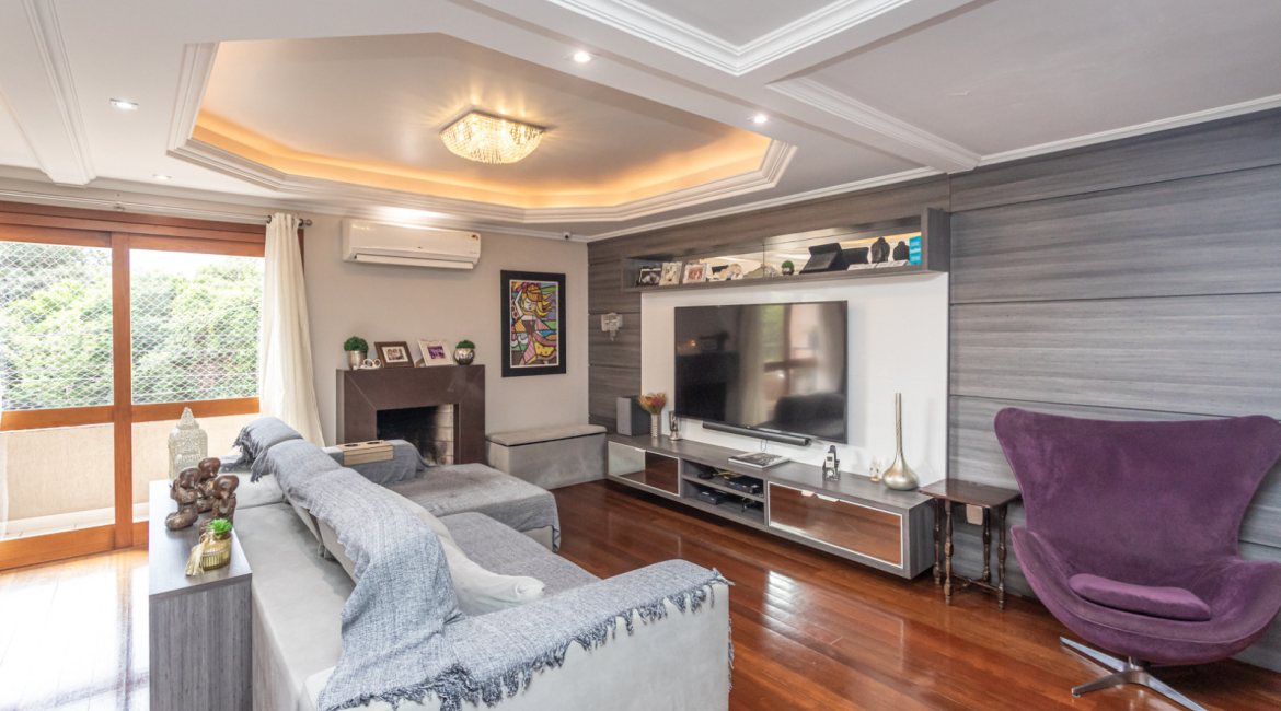 Casa à venda com 206m², 4 dormitórios, 1 suíte, 3 vagas, no bairro Espírito Santo em Porto Alegre