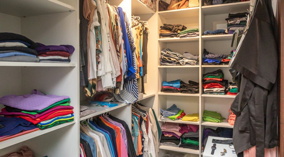 Casa à venda com 206m², 4 dormitórios, 1 suíte, 3 vagas, no bairro Espírito Santo em Porto Alegre