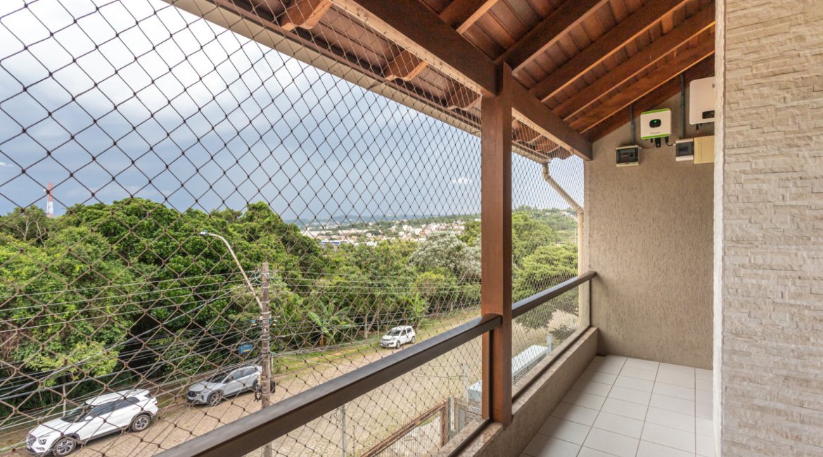 Casa à venda com 206m², 4 dormitórios, 1 suíte, 3 vagas, no bairro Espírito Santo em Porto Alegre