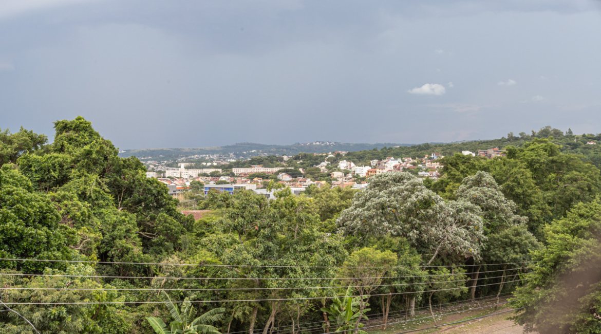 Casa à venda com 206m², 4 dormitórios, 1 suíte, 3 vagas, no bairro Espírito Santo em Porto Alegre