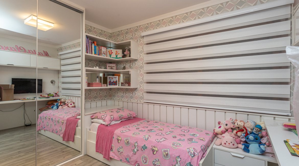 Casa à venda com 206m², 4 dormitórios, 1 suíte, 3 vagas, no bairro Espírito Santo em Porto Alegre