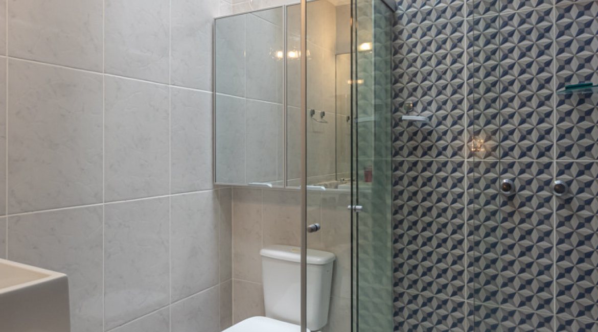 Casa à venda com 206m², 4 dormitórios, 1 suíte, 3 vagas, no bairro Espírito Santo em Porto Alegre