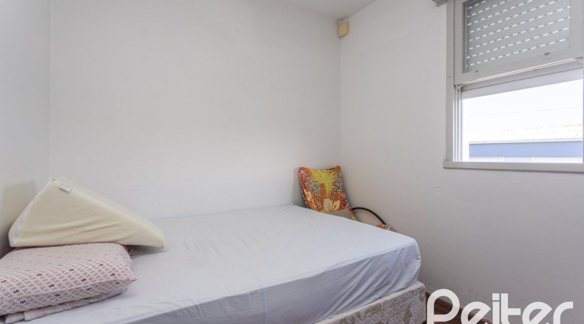 Apartamento à venda com 48m², 2 dormitórios, no bairro Camaquã em Porto Alegre