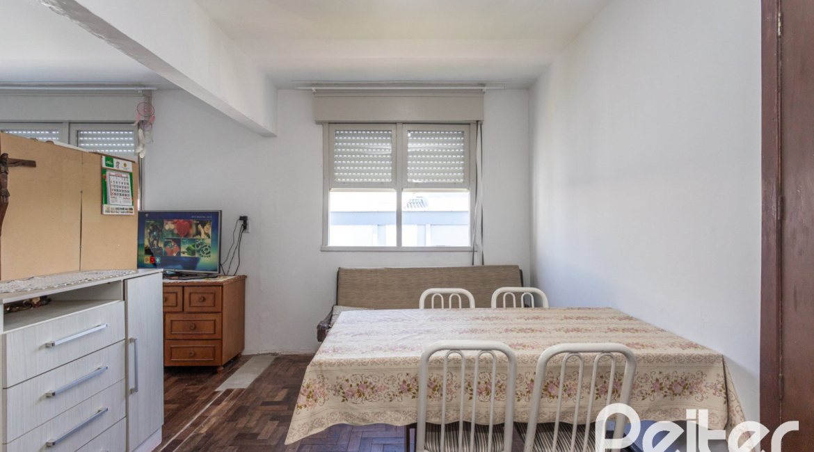 Apartamento à venda com 48m², 2 dormitórios, no bairro Camaquã em Porto Alegre