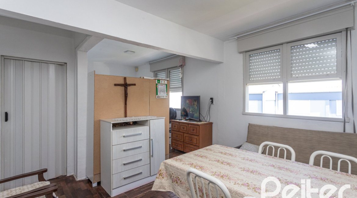 Apartamento à venda com 48m², 2 dormitórios, no bairro Camaquã em Porto Alegre