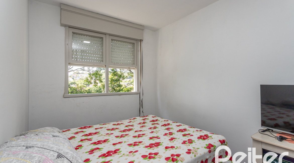 Apartamento à venda com 48m², 2 dormitórios, no bairro Camaquã em Porto Alegre