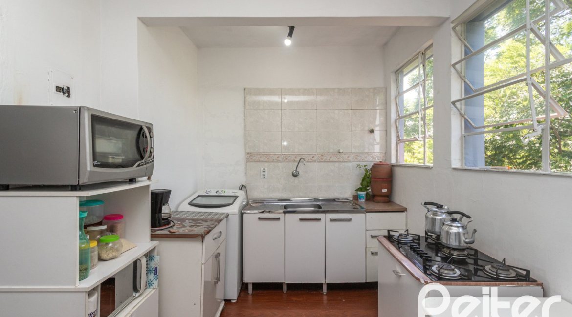 Apartamento à venda com 48m², 2 dormitórios, no bairro Camaquã em Porto Alegre