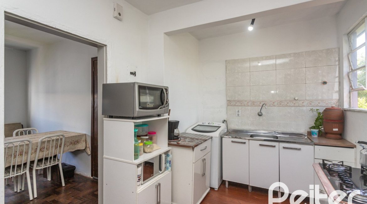 Apartamento à venda com 48m², 2 dormitórios, no bairro Camaquã em Porto Alegre