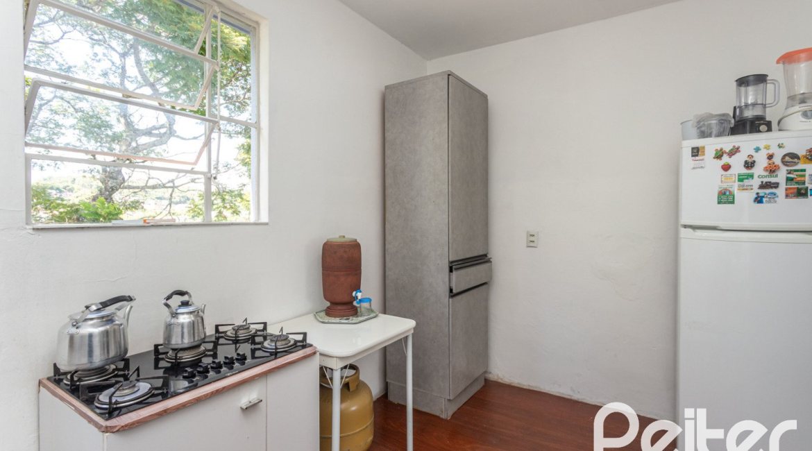 Apartamento à venda com 48m², 2 dormitórios, no bairro Camaquã em Porto Alegre