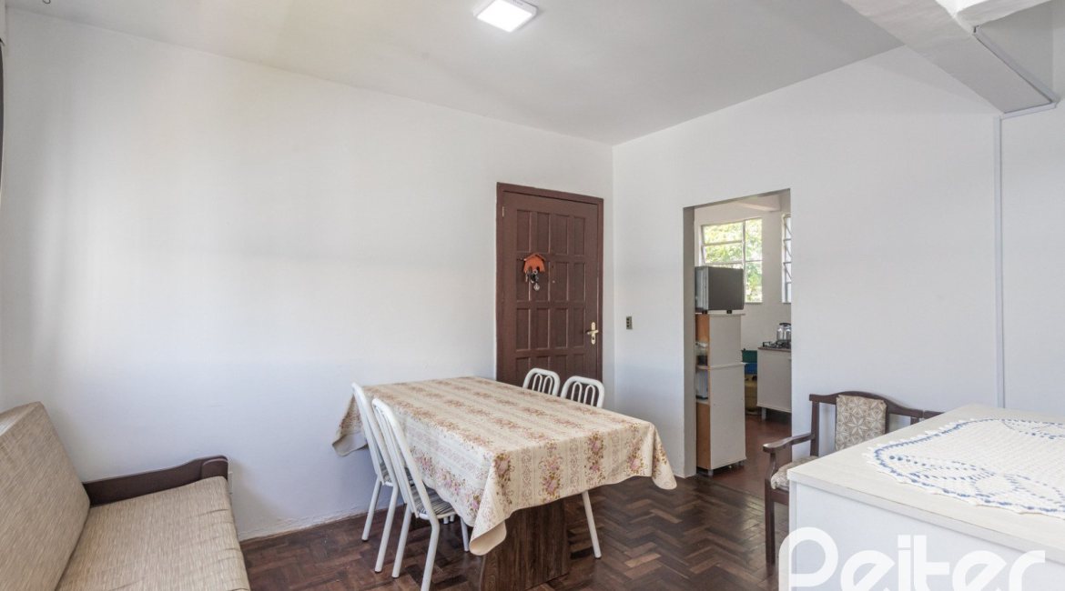Apartamento à venda com 48m², 2 dormitórios, no bairro Camaquã em Porto Alegre