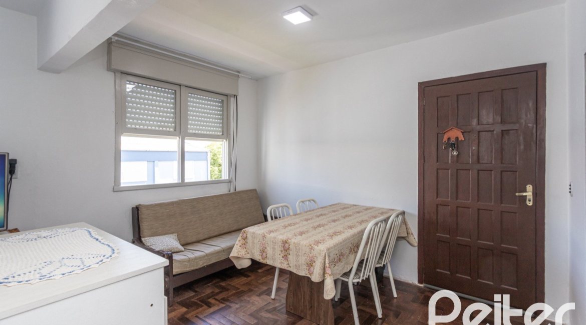 Apartamento à venda com 48m², 2 dormitórios, no bairro Camaquã em Porto Alegre