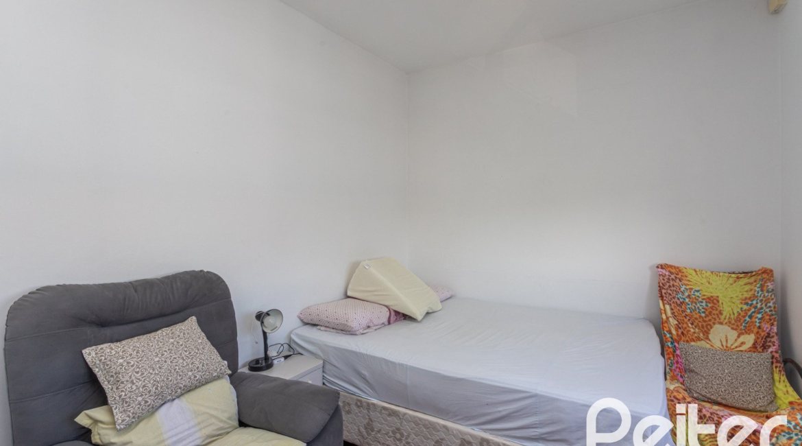 Apartamento à venda com 48m², 2 dormitórios, no bairro Camaquã em Porto Alegre