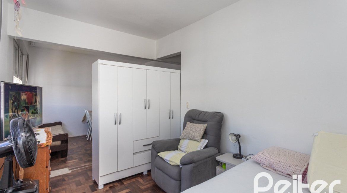 Apartamento à venda com 48m², 2 dormitórios, no bairro Camaquã em Porto Alegre