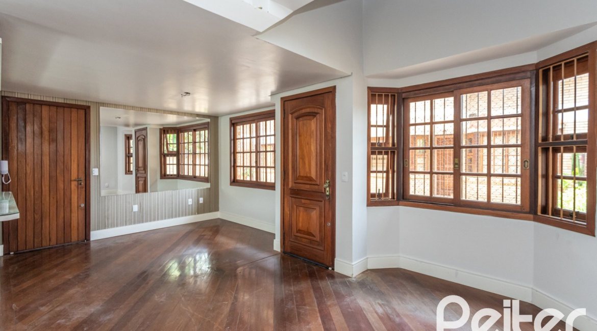 Casa em Condomínio à venda com 189m², 3 dormitórios, 1 suíte, 2 vagas, no bairro Ipanema em Porto Alegre