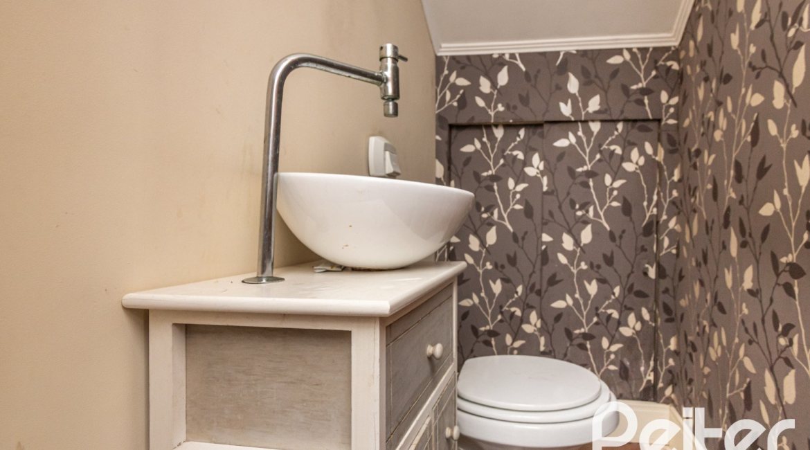 Casa em Condomínio à venda com 189m², 3 dormitórios, 1 suíte, 2 vagas, no bairro Ipanema em Porto Alegre