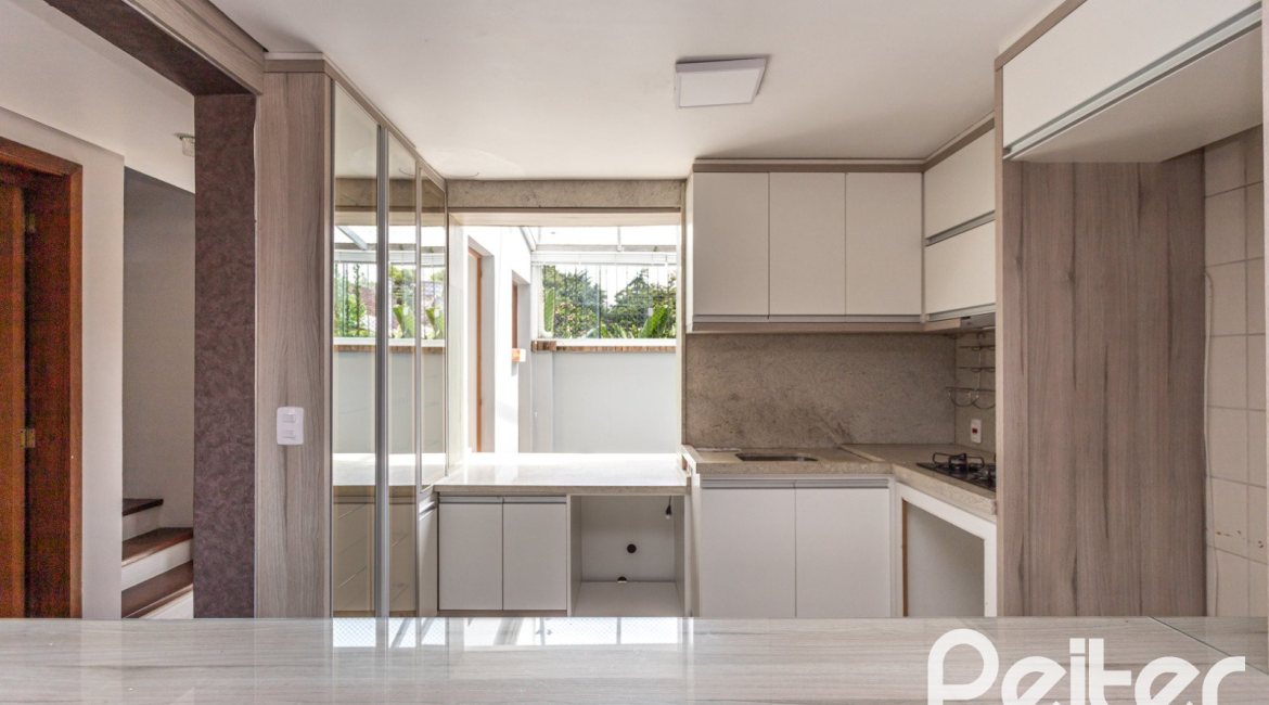 Casa em Condomínio à venda com 189m², 3 dormitórios, 1 suíte, 2 vagas, no bairro Ipanema em Porto Alegre