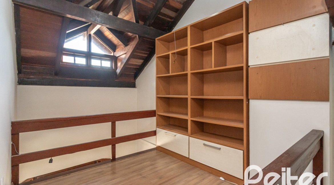 Casa em Condomínio à venda com 189m², 3 dormitórios, 1 suíte, 2 vagas, no bairro Ipanema em Porto Alegre