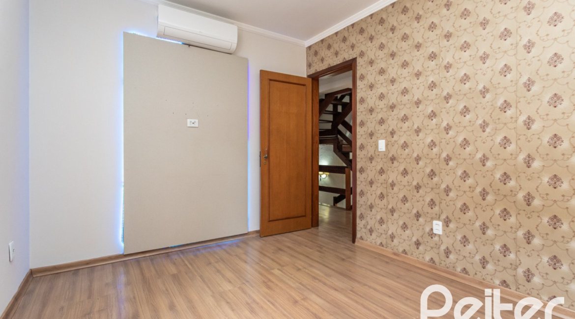 Casa em Condomínio à venda com 189m², 3 dormitórios, 1 suíte, 2 vagas, no bairro Ipanema em Porto Alegre
