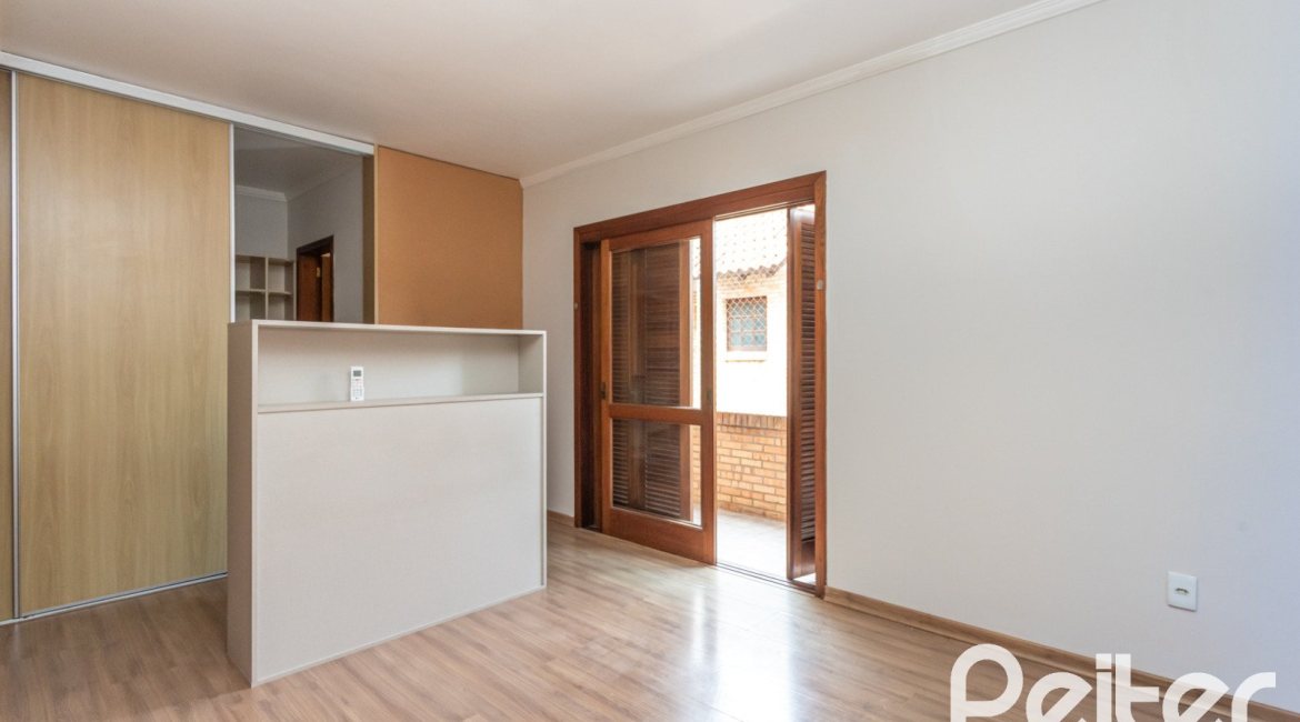 Casa em Condomínio à venda com 189m², 3 dormitórios, 1 suíte, 2 vagas, no bairro Ipanema em Porto Alegre