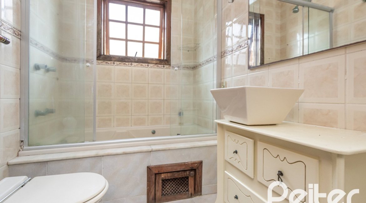 Casa em Condomínio à venda com 189m², 3 dormitórios, 1 suíte, 2 vagas, no bairro Ipanema em Porto Alegre