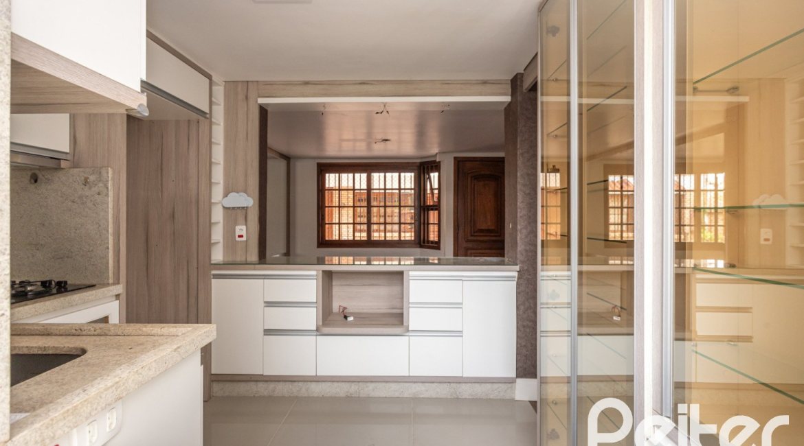 Casa em Condomínio à venda com 189m², 3 dormitórios, 1 suíte, 2 vagas, no bairro Ipanema em Porto Alegre