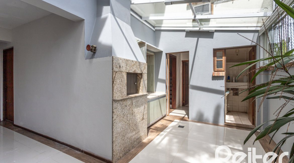 Casa em Condomínio à venda com 189m², 3 dormitórios, 1 suíte, 2 vagas, no bairro Ipanema em Porto Alegre