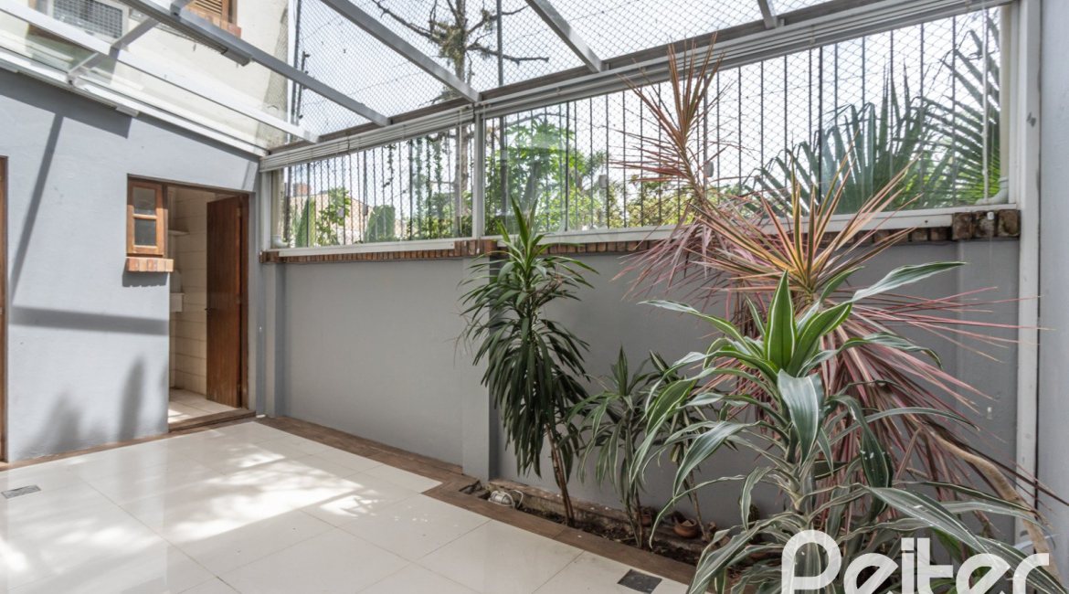 Casa em Condomínio à venda com 189m², 3 dormitórios, 1 suíte, 2 vagas, no bairro Ipanema em Porto Alegre