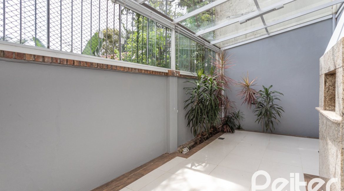 Casa em Condomínio à venda com 189m², 3 dormitórios, 1 suíte, 2 vagas, no bairro Ipanema em Porto Alegre