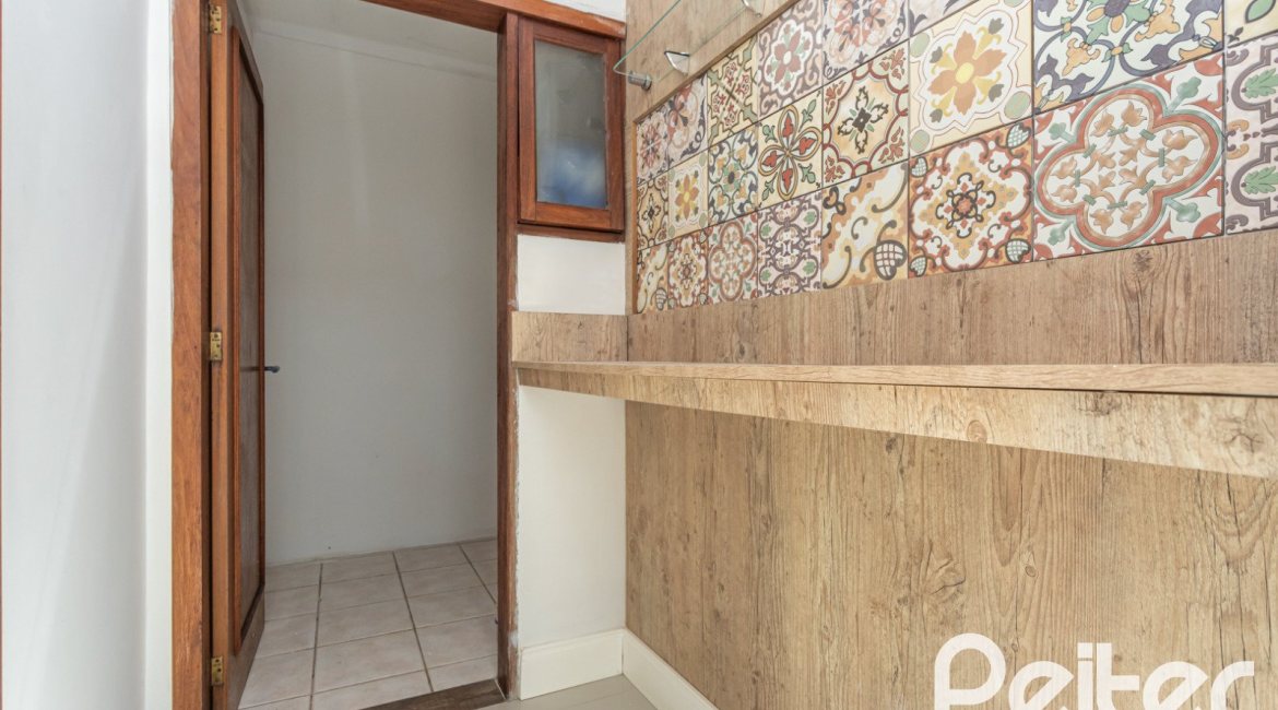 Casa em Condomínio à venda com 189m², 3 dormitórios, 1 suíte, 2 vagas, no bairro Ipanema em Porto Alegre