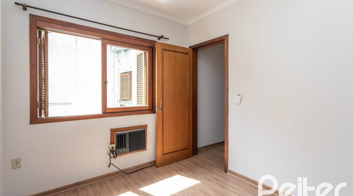 Casa em Condomínio à venda com 189m², 3 dormitórios, 1 suíte, 2 vagas, no bairro Ipanema em Porto Alegre