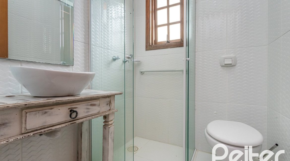 Casa em Condomínio à venda com 189m², 3 dormitórios, 1 suíte, 2 vagas, no bairro Ipanema em Porto Alegre