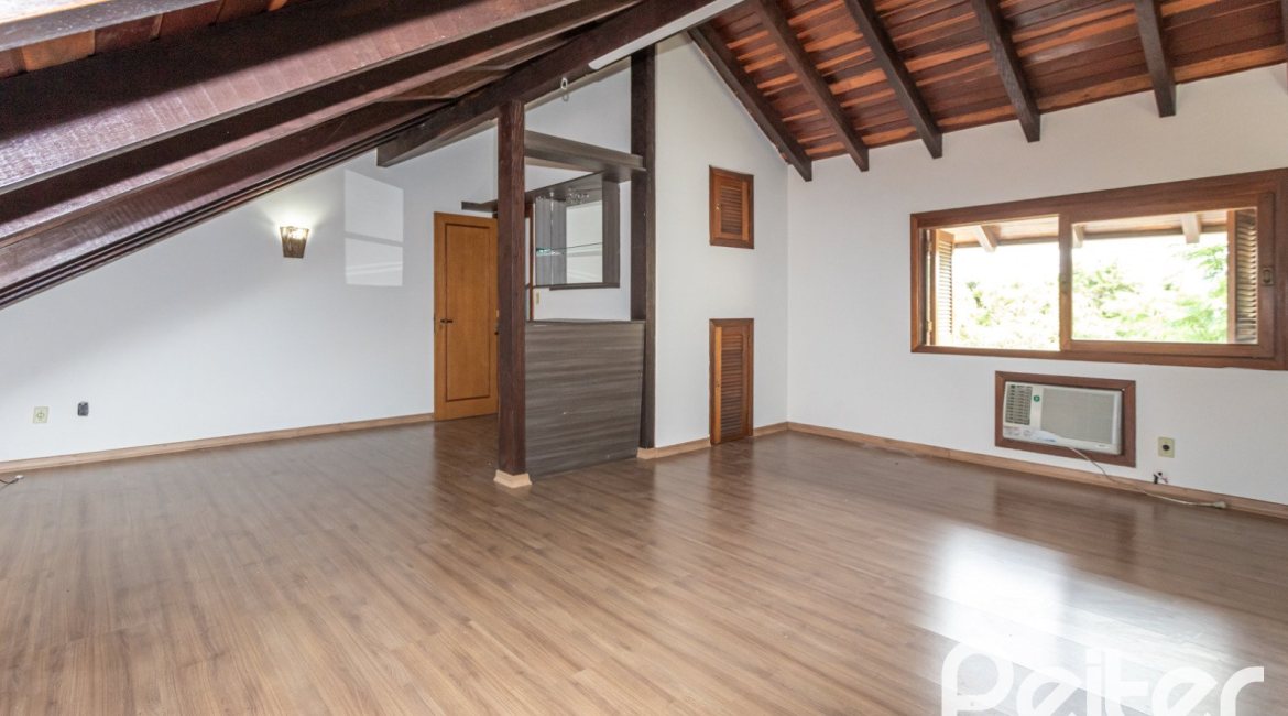 Casa em Condomínio à venda com 189m², 3 dormitórios, 1 suíte, 2 vagas, no bairro Ipanema em Porto Alegre