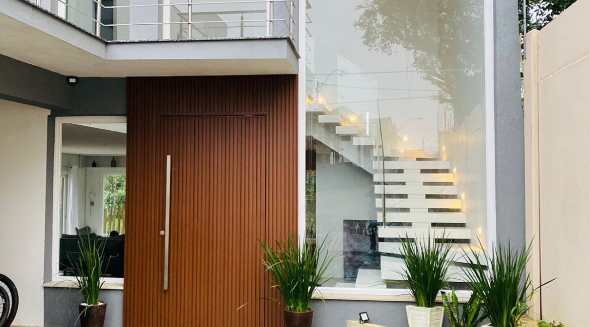 Casa em Condomínio à venda com 330m², 4 dormitórios, 3 suítes, 4 vagas, no bairro Hipica em PORTO ALEGRE