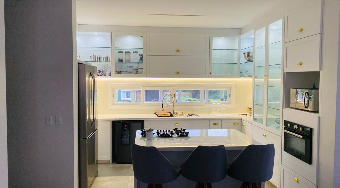 Casa em Condomínio à venda com 330m², 4 dormitórios, 3 suítes, 4 vagas, no bairro Hipica em PORTO ALEGRE