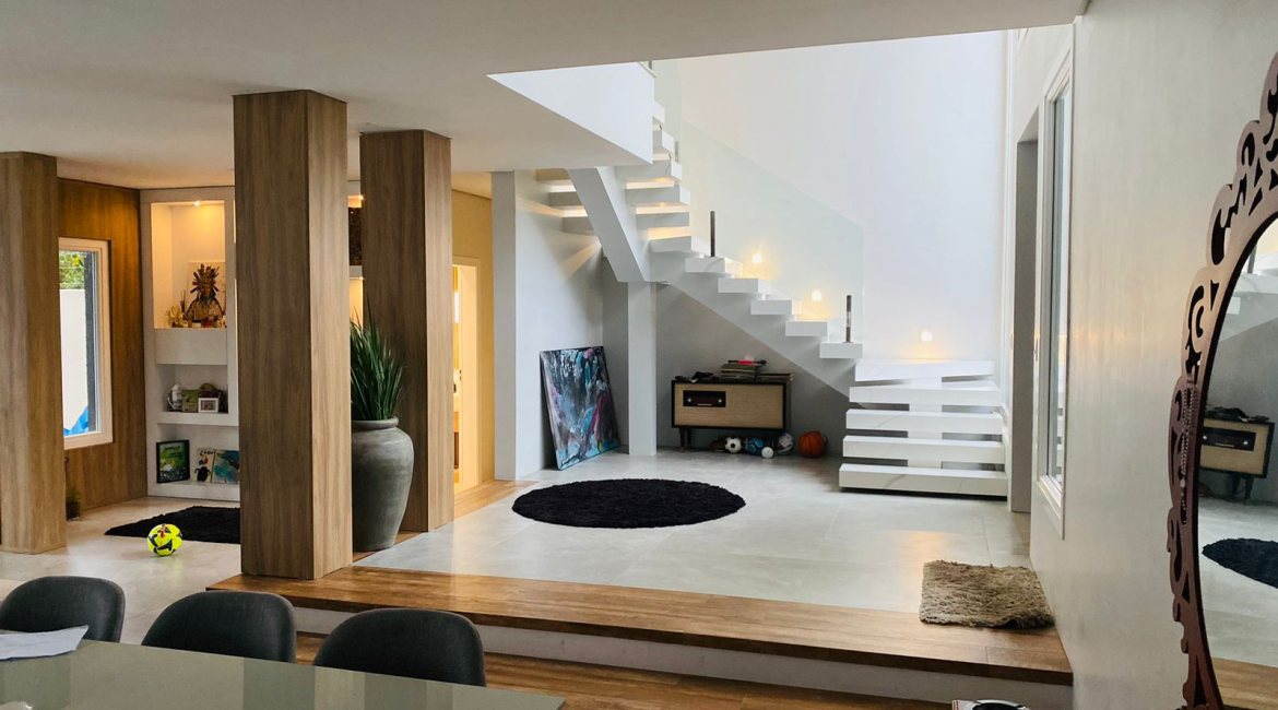 Casa em Condomínio à venda com 330m², 4 dormitórios, 3 suítes, 4 vagas, no bairro Hipica em PORTO ALEGRE