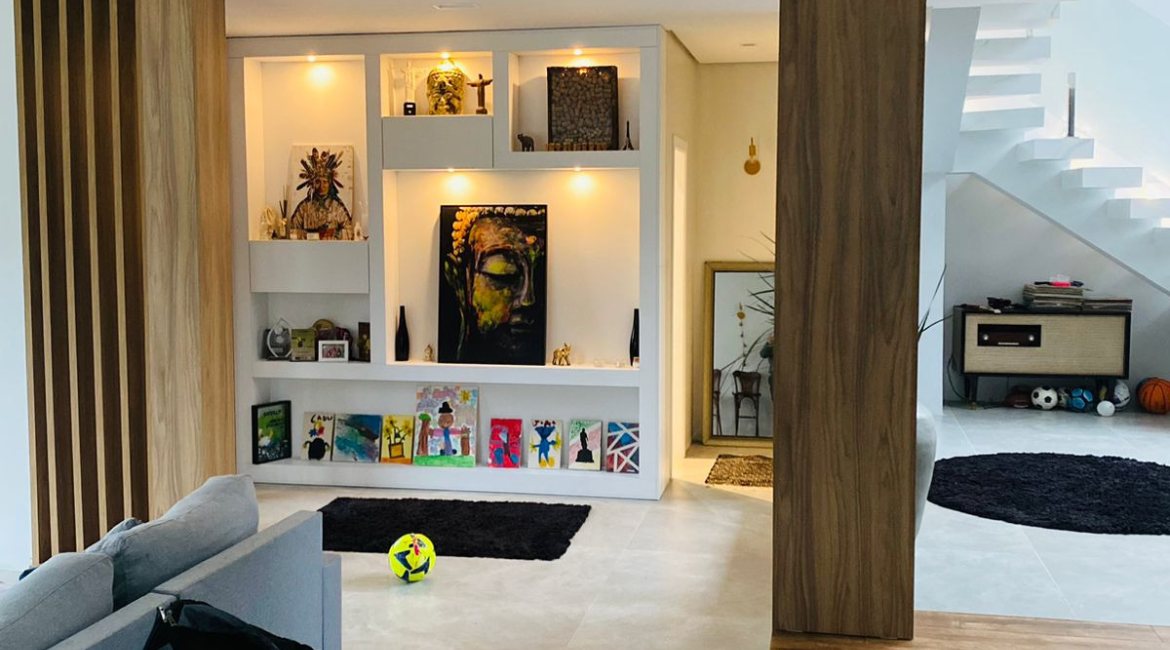 Casa em Condomínio à venda com 330m², 4 dormitórios, 3 suítes, 4 vagas, no bairro Hipica em PORTO ALEGRE