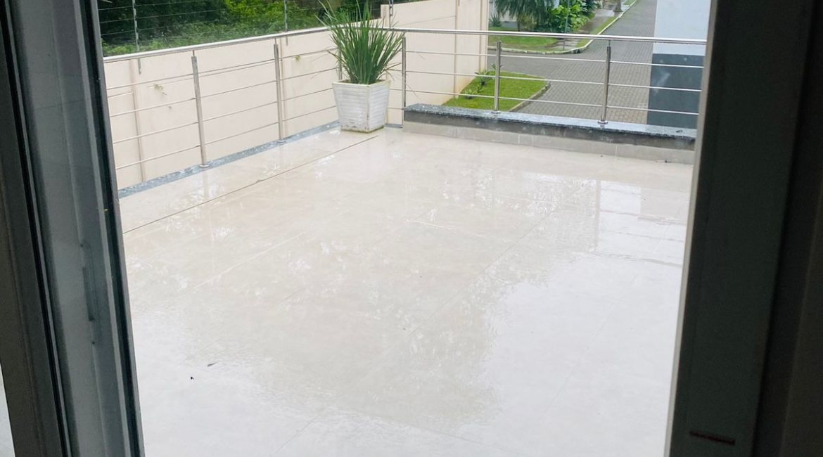 Casa em Condomínio à venda com 330m², 4 dormitórios, 3 suítes, 4 vagas, no bairro Hipica em PORTO ALEGRE
