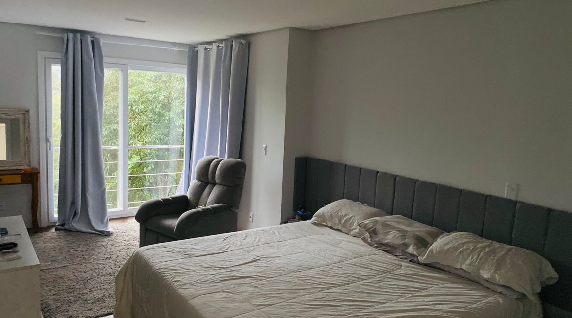 Casa em Condomínio à venda com 330m², 4 dormitórios, 3 suítes, 4 vagas, no bairro Hipica em PORTO ALEGRE